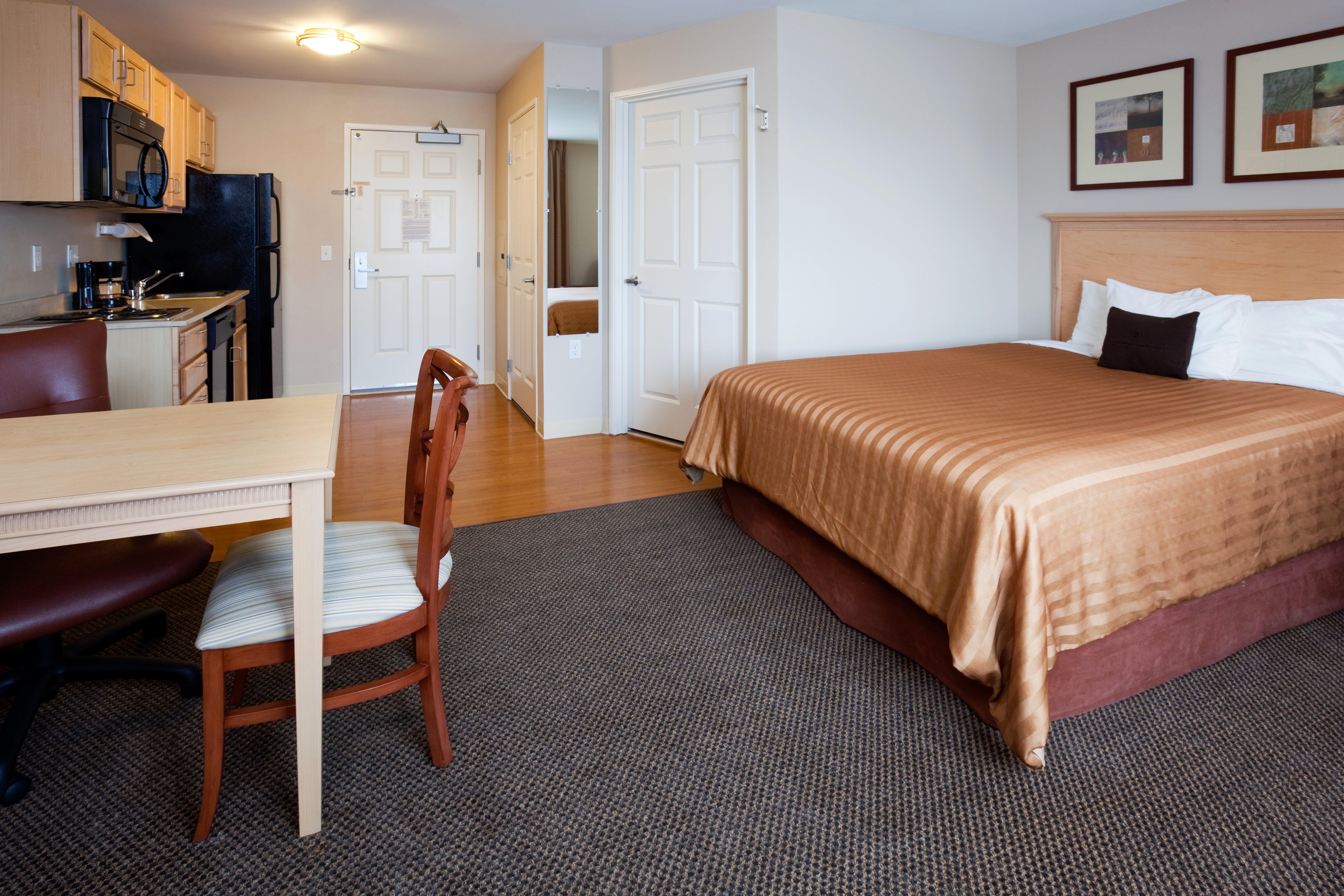 Candlewood Suites Milwaukee Brown Deer, An Ihg Hotel Εξωτερικό φωτογραφία