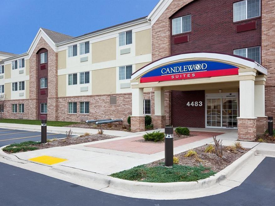 Candlewood Suites Milwaukee Brown Deer, An Ihg Hotel Εξωτερικό φωτογραφία