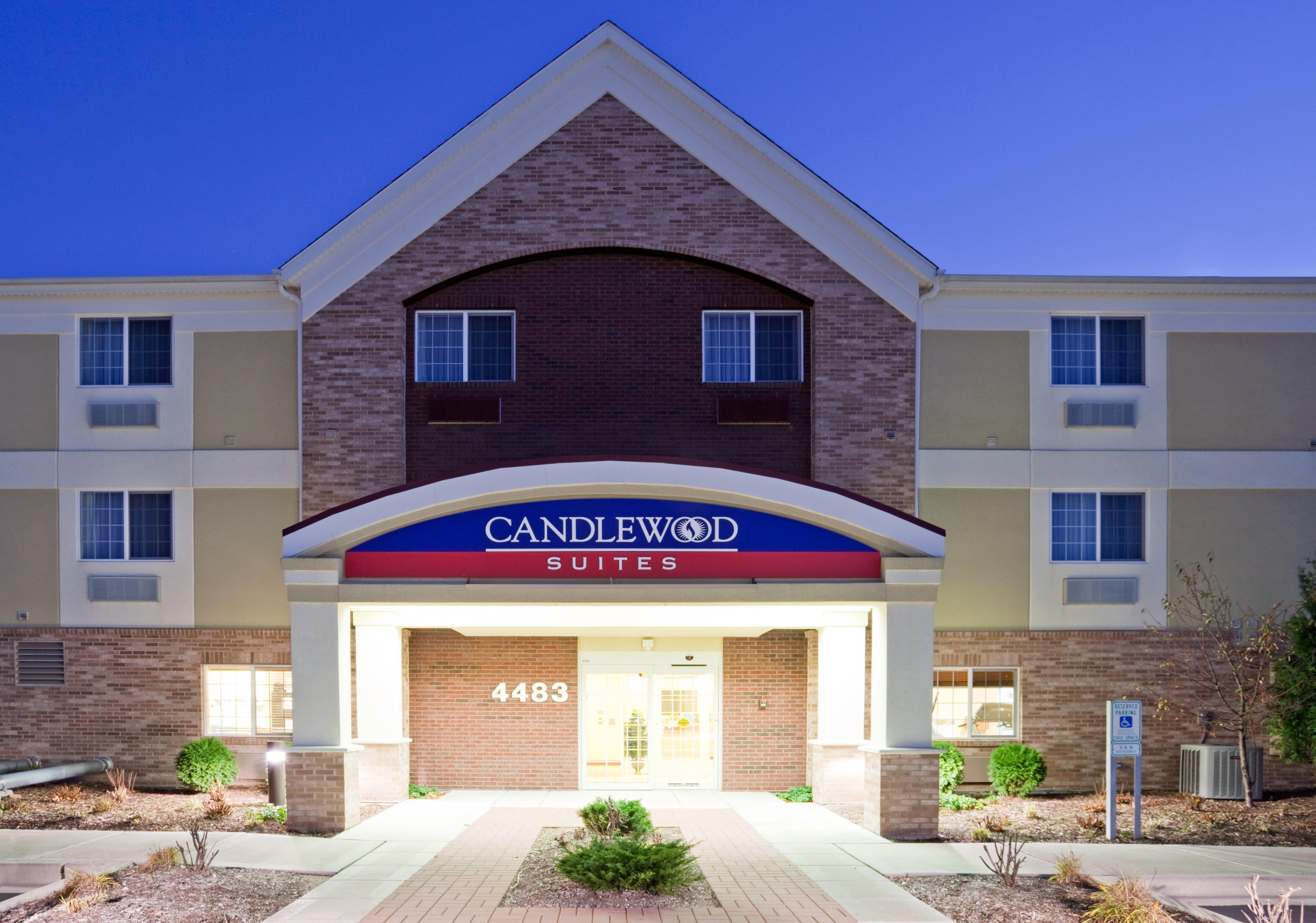 Candlewood Suites Milwaukee Brown Deer, An Ihg Hotel Εξωτερικό φωτογραφία