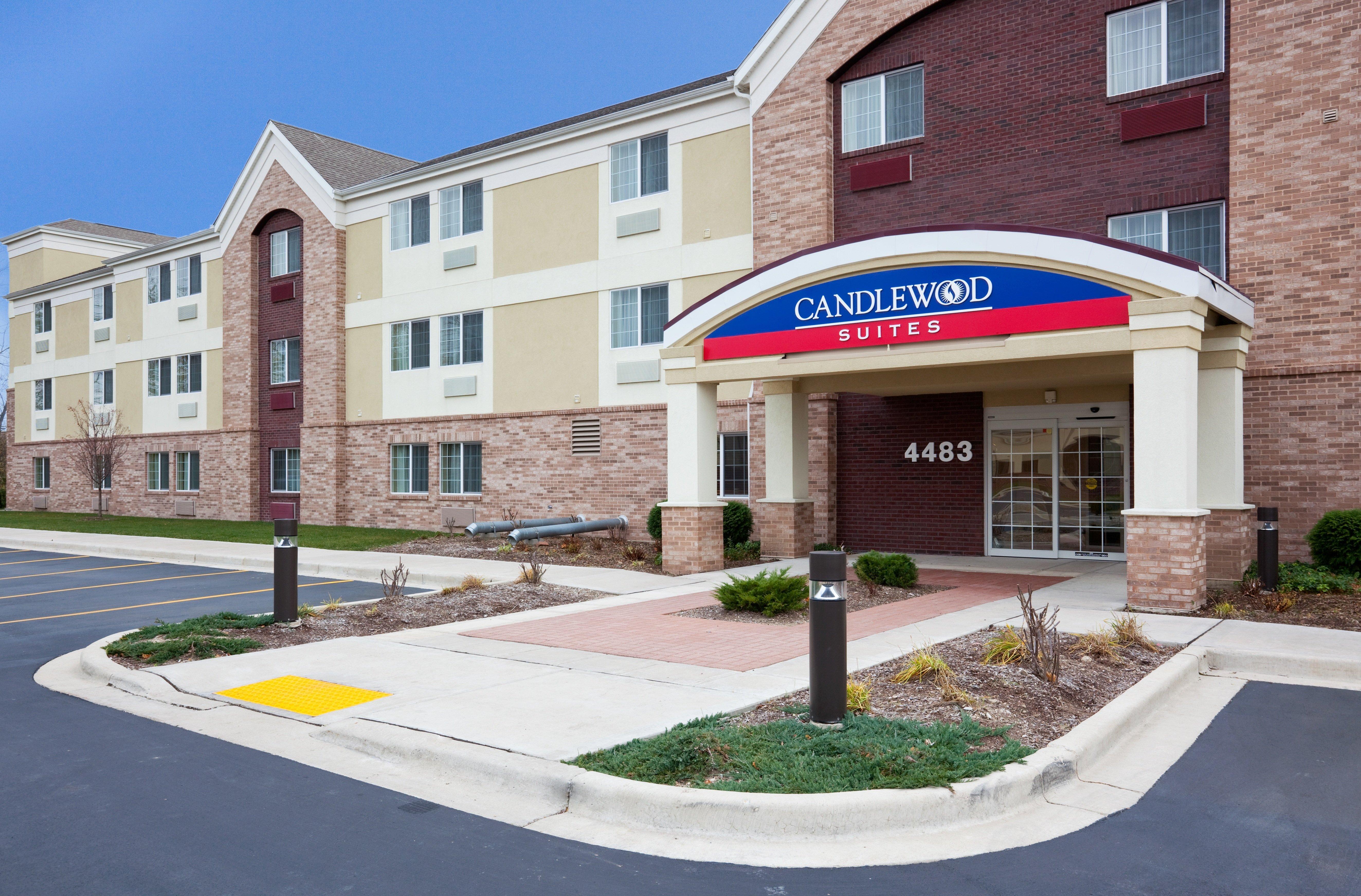 Candlewood Suites Milwaukee Brown Deer, An Ihg Hotel Εξωτερικό φωτογραφία